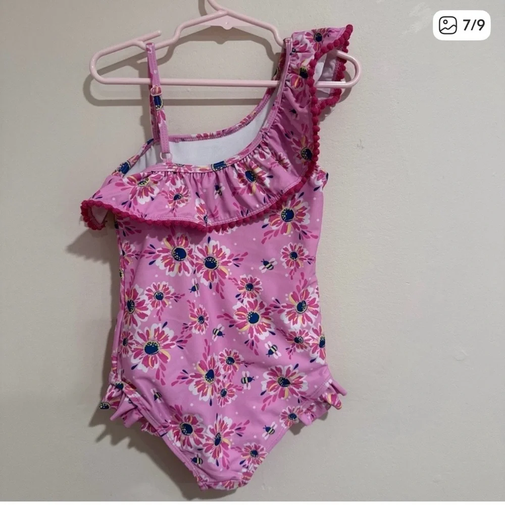 Tommy Bahama Little Girl Pink Floral & Bee One-Shoulder Swimsuit with hat size 6 - Picture 7 of 9